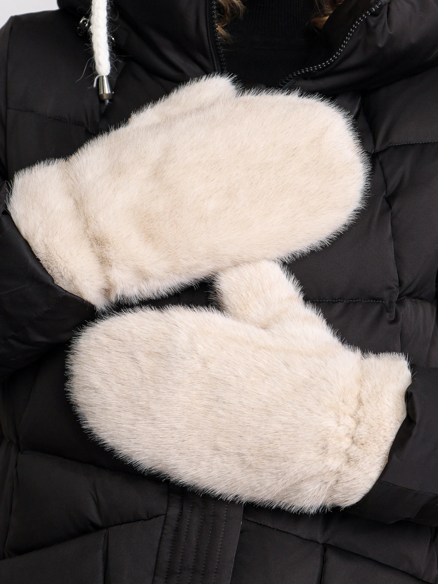 Варежки из искусственного меха в ассортименте